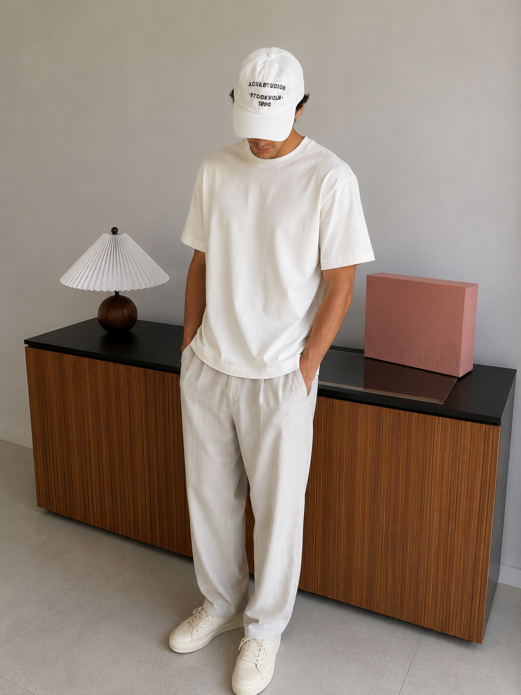 כובע לבן של Acne Studios